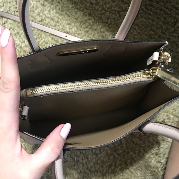 NWOT Michael Kors Mercer Crossbody - Picture 4 of 5